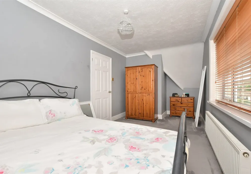 Bedroom 1 - Beachy Path, Tenterden, Kent - Wards of Kent