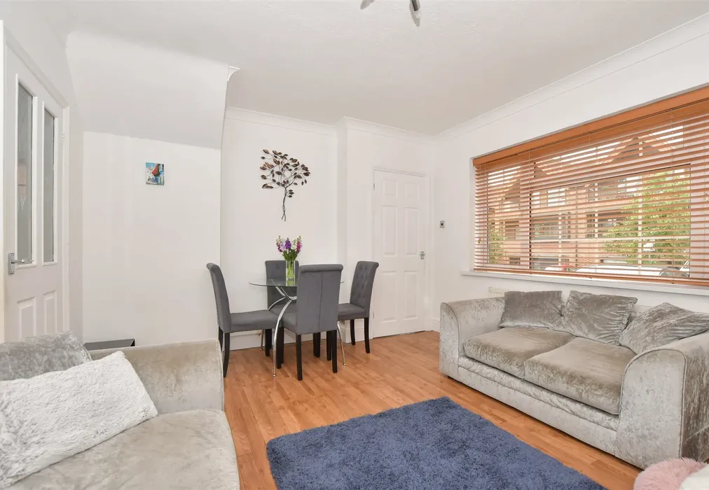 Lounge - Beachy Path, Tenterden, Kent - Wards of Kent