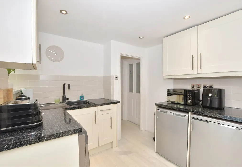 Kitchen - Beachy Path, Tenterden, Kent - Wards of Kent