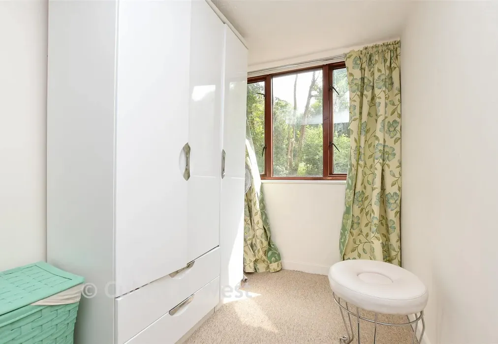 Internal Lifestyle Photograph - Holmesdale Road, Reigate, Surrey - Wards of Kent