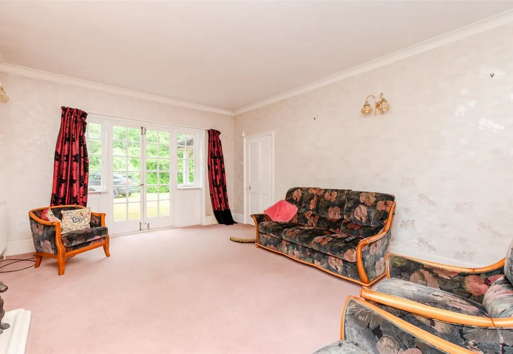 Lounge - Walderslade Road, Chatham, Kent - Wards of Kent