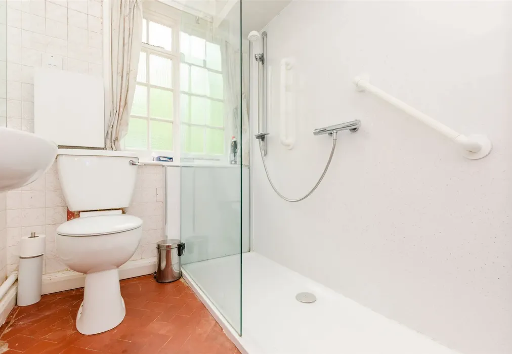 Shower Room - Walderslade Road, Chatham, Kent - Wards of Kent