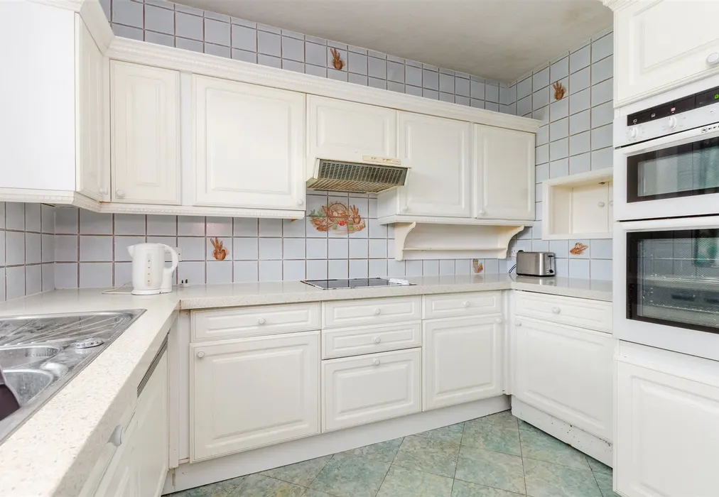 Kitchen - Walderslade Road, Chatham, Kent - Wards of Kent