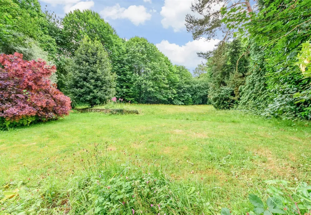 Side Garden - Walderslade Road, Chatham, Kent - Wards of Kent