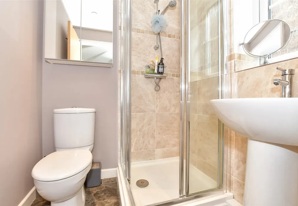 En-Suite Shower Room - Shipbourne Road, Tonbridge, Kent - Wards of Kent