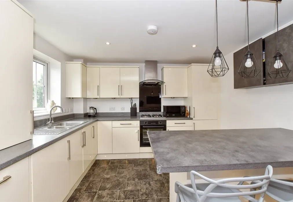 Lounge/ Diner/ Kitchen - Shipbourne Road, Tonbridge, Kent - Wards of Kent