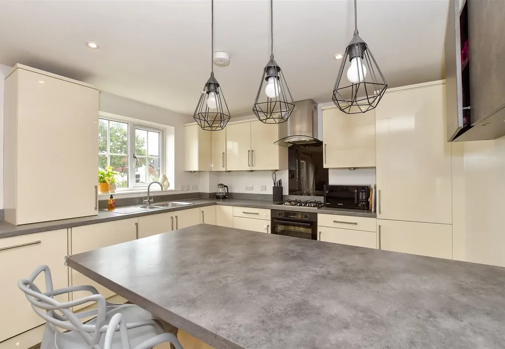 Lounge/ Diner/ Kitchen - Shipbourne Road, Tonbridge, Kent - Wards of Kent