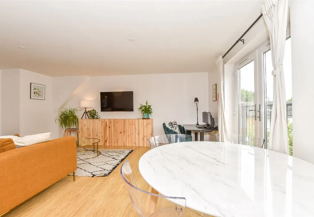Lounge/ Diner/ Kitchen - Shipbourne Road, Tonbridge, Kent - Wards of Kent