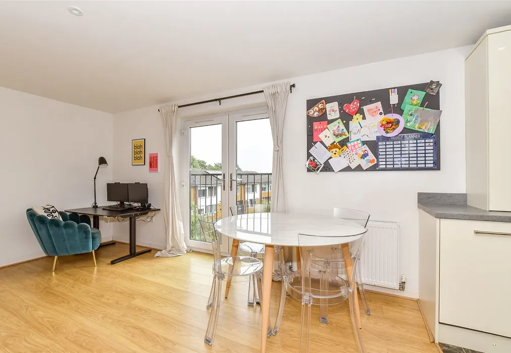 Lounge/ Diner/ Kitchen - Shipbourne Road, Tonbridge, Kent - Wards of Kent