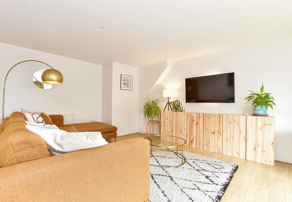 Lounge/ Diner/ Kitchen - Shipbourne Road, Tonbridge, Kent - Wards of Kent