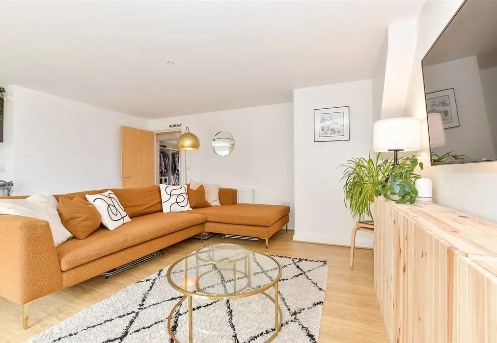 Lounge/ Diner/ Kitchen - Shipbourne Road, Tonbridge, Kent - Wards of Kent