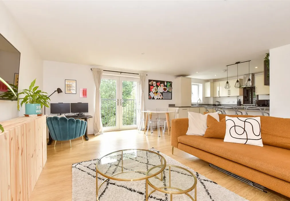 Lounge/ Diner/ Kitchen - Shipbourne Road, Tonbridge, Kent - Wards of Kent