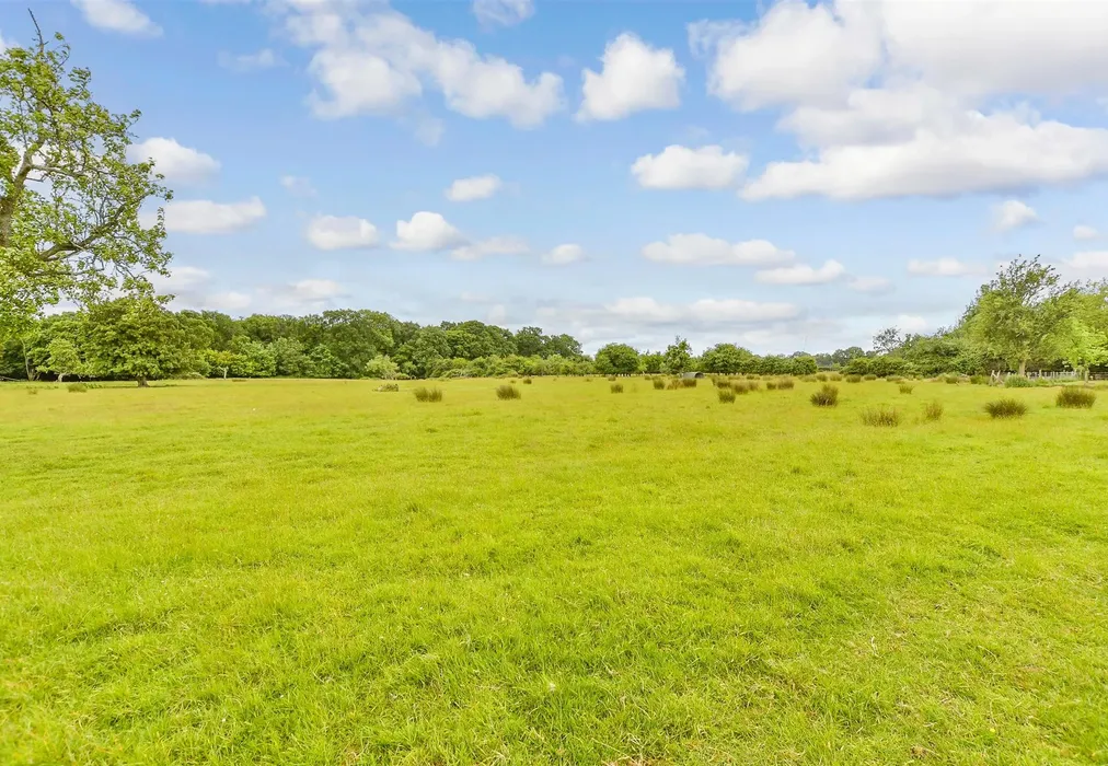 Rear Garden - Ashford Road, High Halden, Ashford, Kent - Wards of Kent