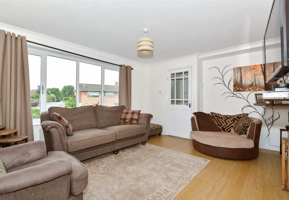Lounge - Mount Avenue, Yalding, Kent - Wards of Kent