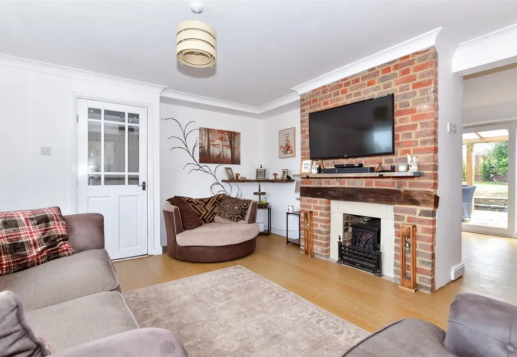 Lounge - Mount Avenue, Yalding, Kent - Wards of Kent