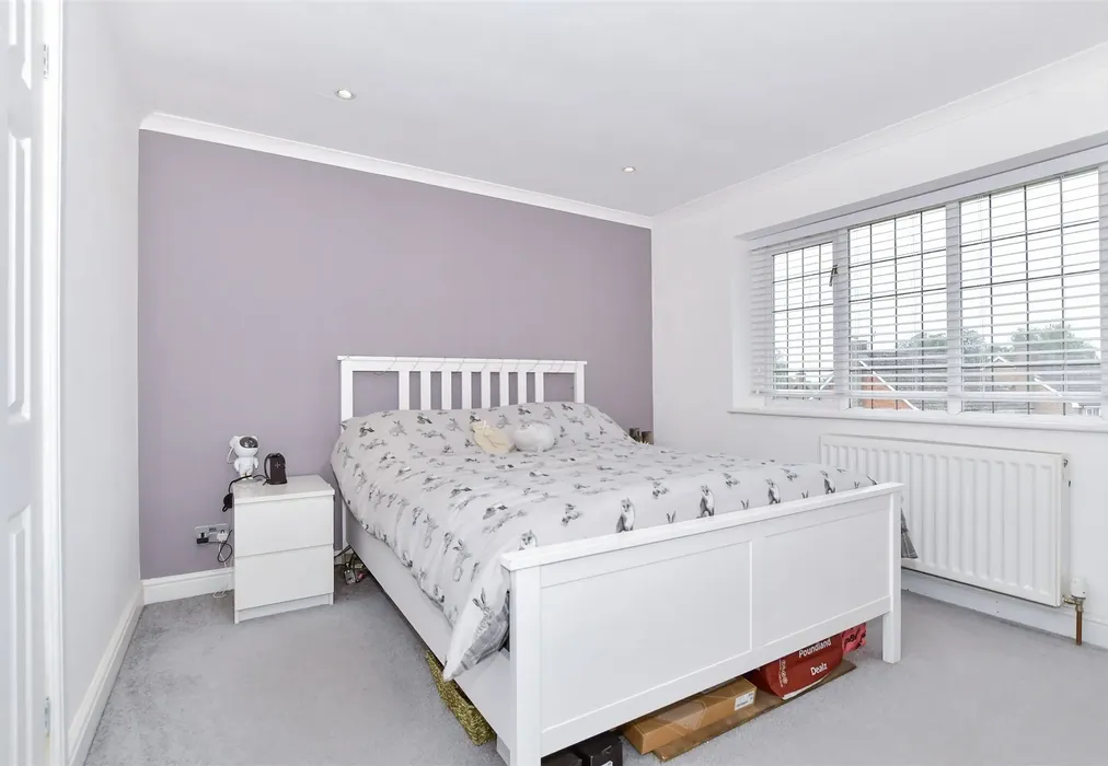 Bedroom 1 - Mount Avenue, Yalding, Kent - Wards of Kent