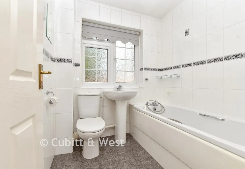 Bathroom - Overton Road, Sutton, Surrey - Wards of Kent