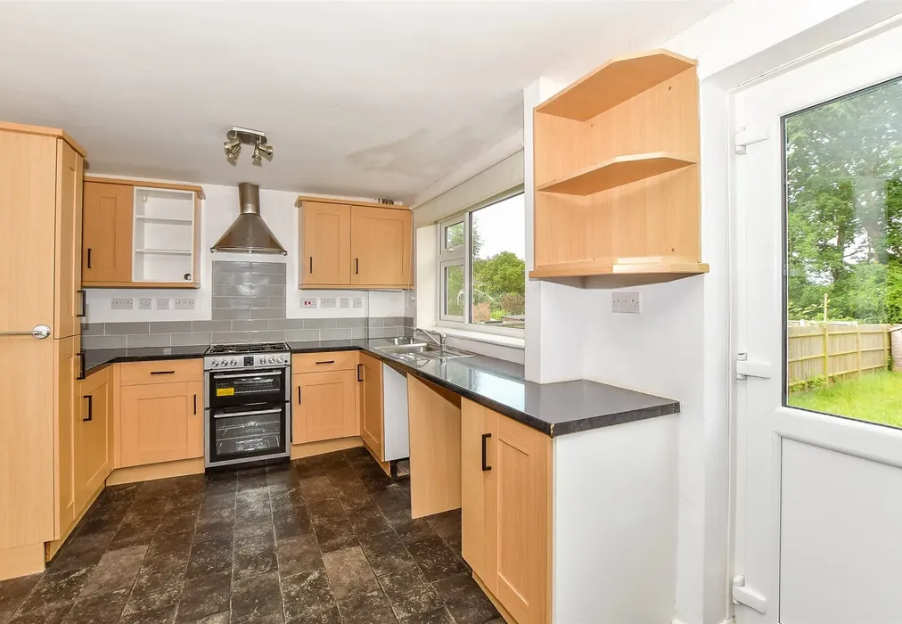 Kitchen - Bathurst Road, Staplehurst, Kent, Kent - Wards of Kent