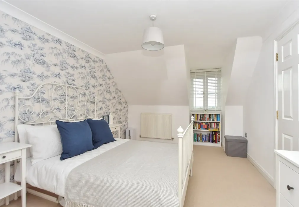 Bedroom 5 - Rooks View, Bobbing, Sittingbourne, Kent - Wards of Kent