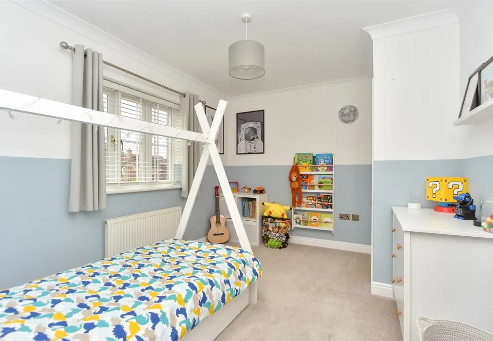 Bedroom 3 - Rooks View, Bobbing, Sittingbourne, Kent - Wards of Kent