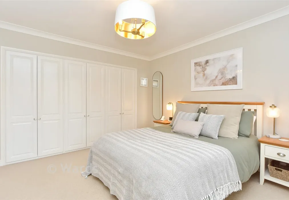 Bedroom 1 - Rooks View, Bobbing, Sittingbourne, Kent - Wards of Kent