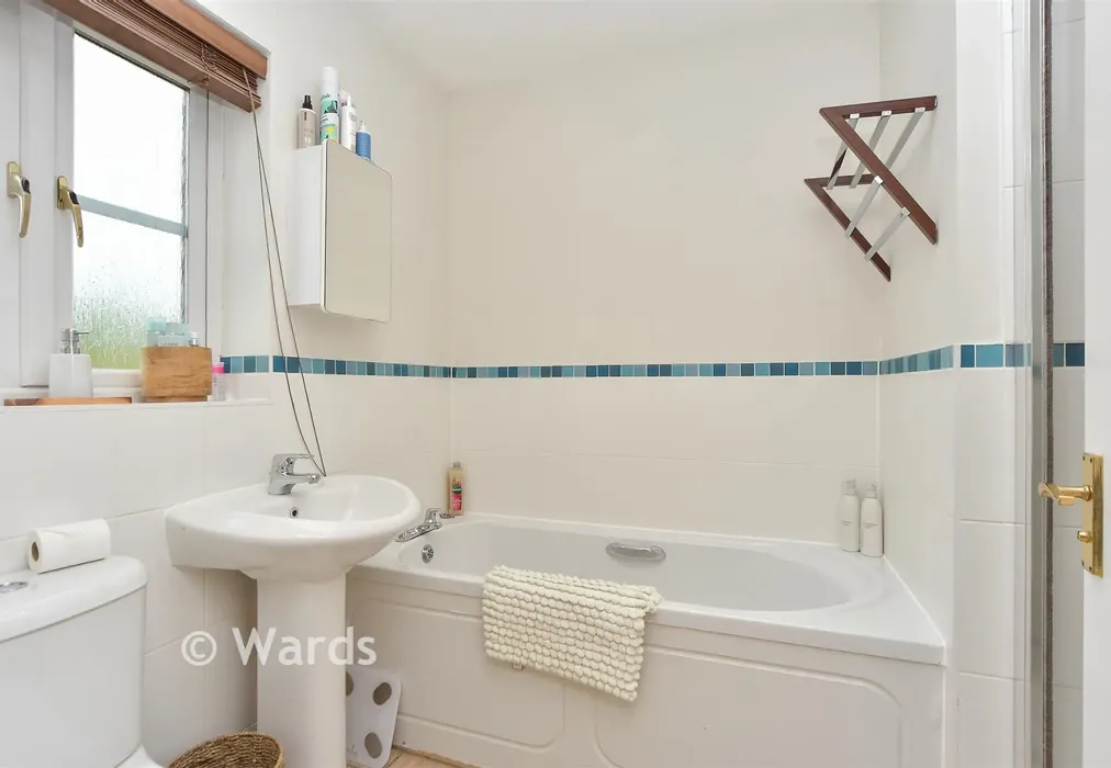 En-Suite - Rooks View, Bobbing, Sittingbourne, Kent - Wards of Kent
