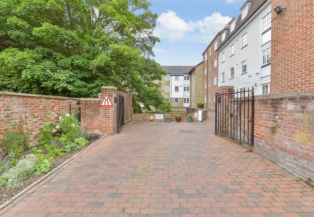 Driveway/Parking - The Causeway, Canterbury, Kent - Wards of Kent