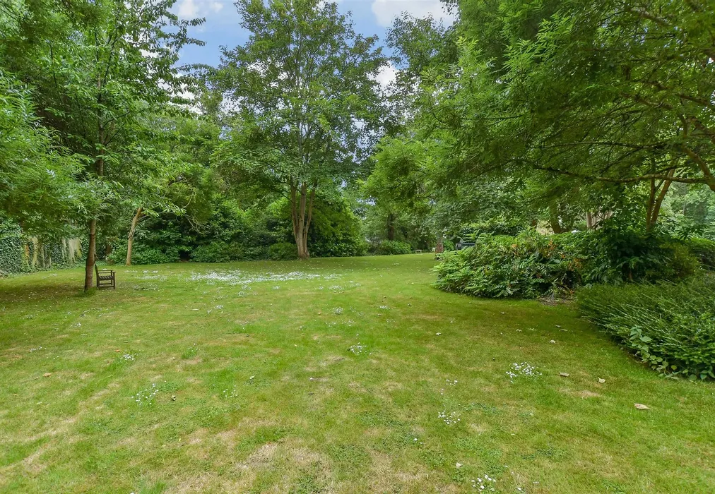 Communal Gardens - The Causeway, Canterbury, Kent - Wards of Kent