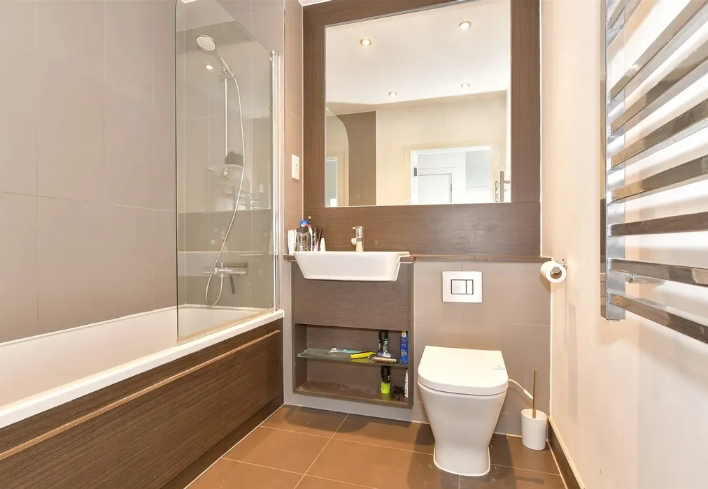 Bathroom - Pegasus Way, Gillingham, Kent - Wards of Kent