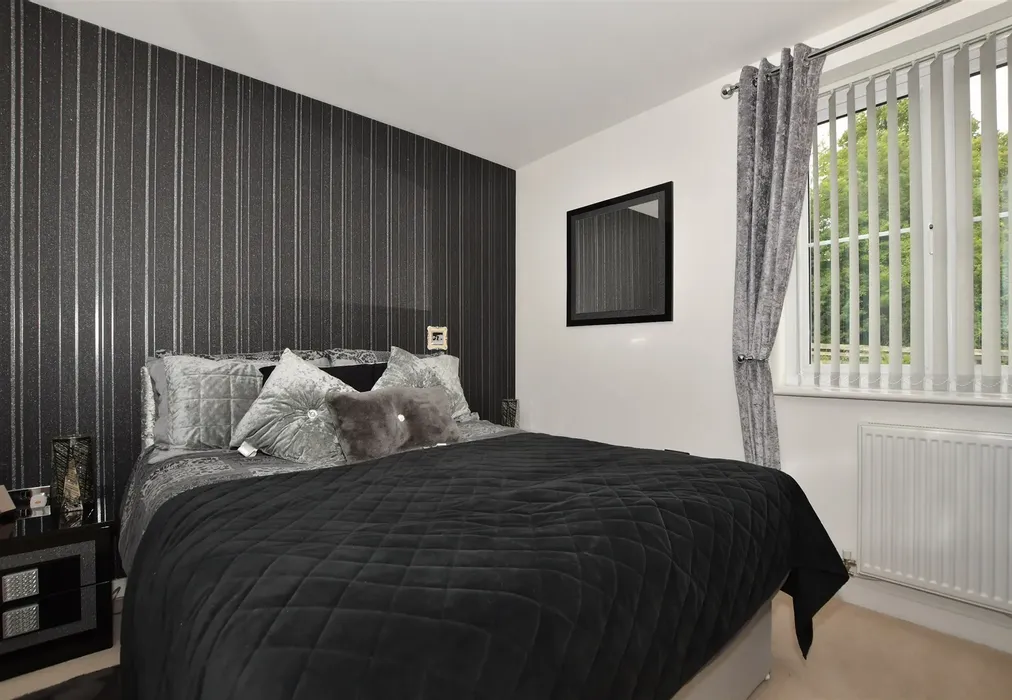 Bedroom 1 - Ashfield Close, Holborough Lakes, Kent - Wards of Kent