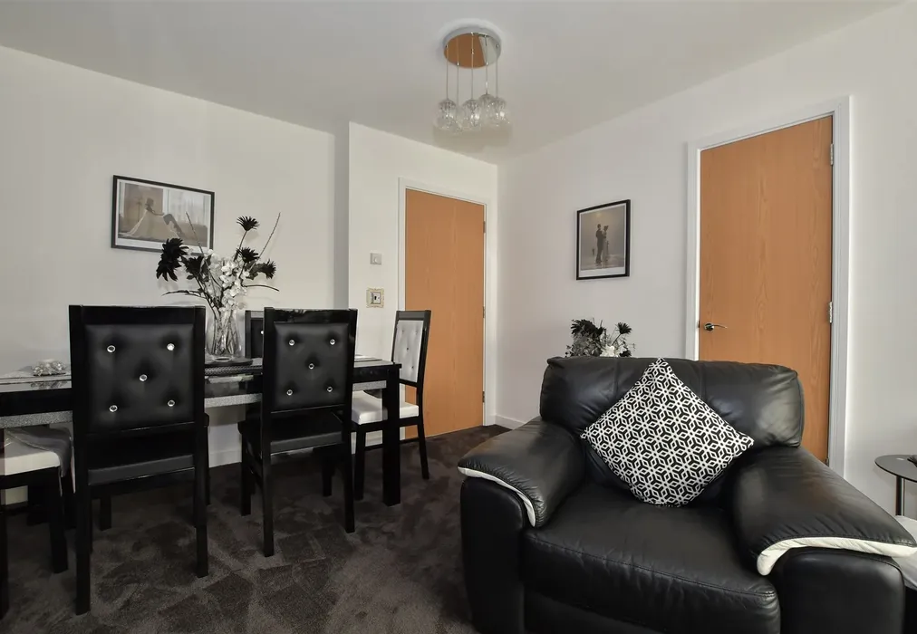 Lounge/Diner - Ashfield Close, Holborough Lakes, Kent - Wards of Kent