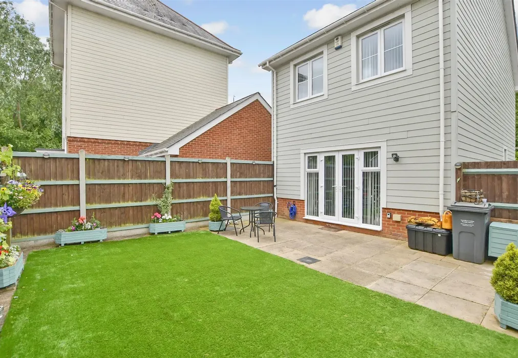 Rear Garden - Ashfield Close, Holborough Lakes, Kent - Wards of Kent