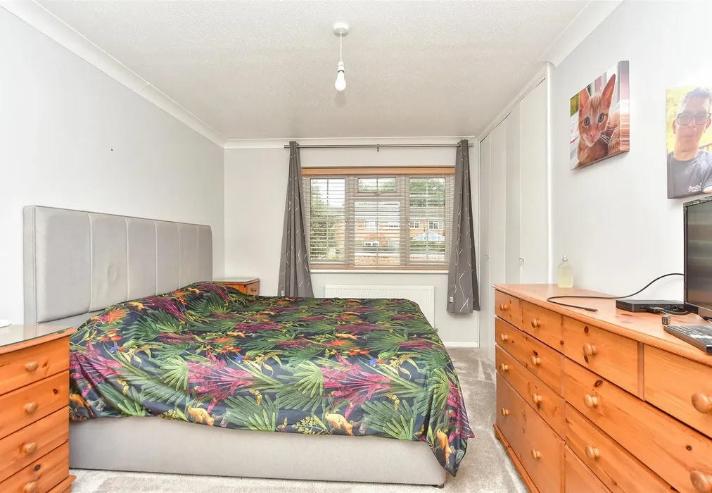 Bedroom 1 - Nightingale Close, Rainham, Gillingham, Kent - Wards of Kent