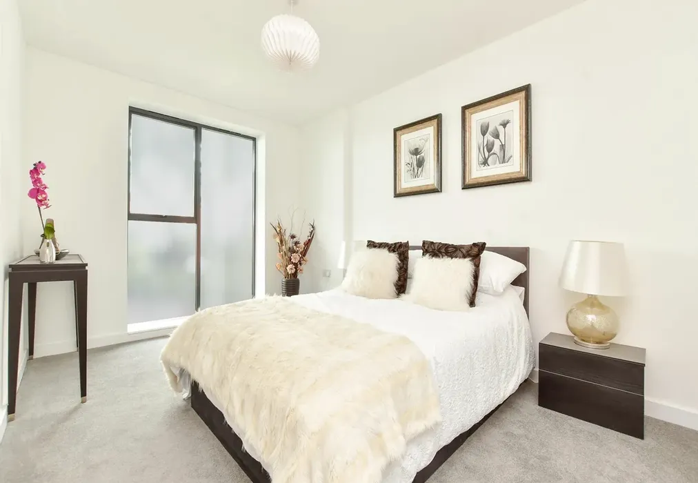 Bedroom - Albion Yard, Brook Road, Merstham, Redhill, Surrey - Wards of Kent