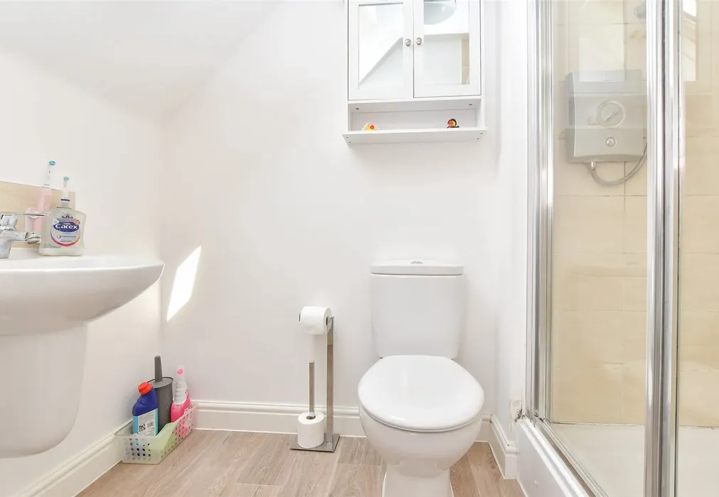 En-Suite Shower Room - Blaker Close, Folkestone, Kent - Wards of Kent