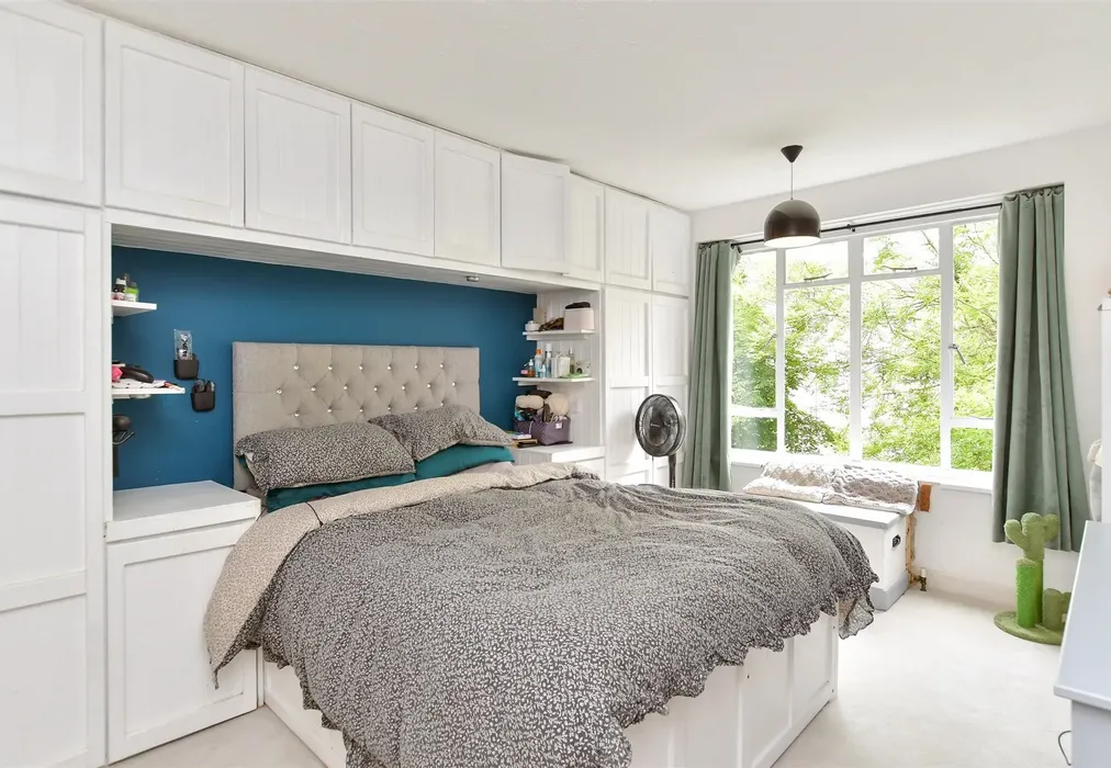 Bedroom 1 - Furze Hill, Hove, Brighton & Hove - Wards of Kent