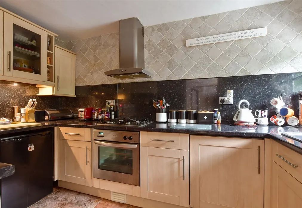 Kitchen - York Close, Horsham, West Sussex - Wards of Kent