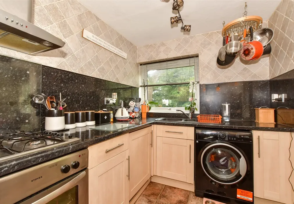 Kitchen - York Close, Horsham, West Sussex - Wards of Kent