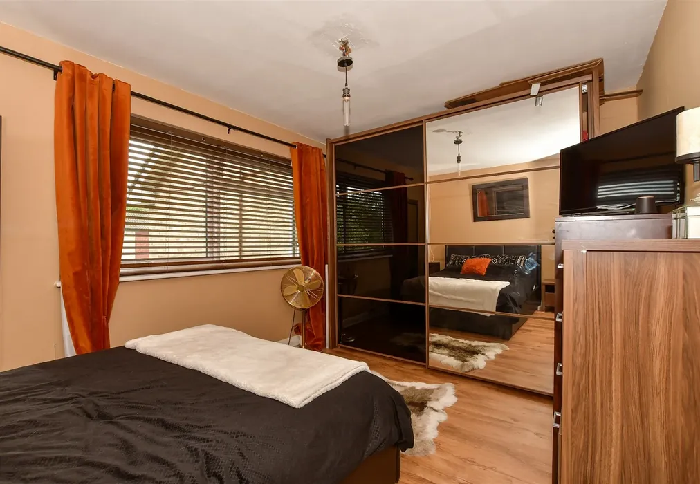 Bedroom 2 - York Close, Horsham, West Sussex - Wards of Kent