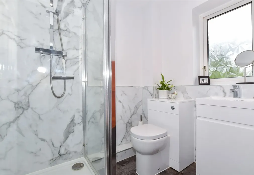 En-Suite Shower Room - The Rocks Road, East Malling, West Malling, Kent - Wards of Kent