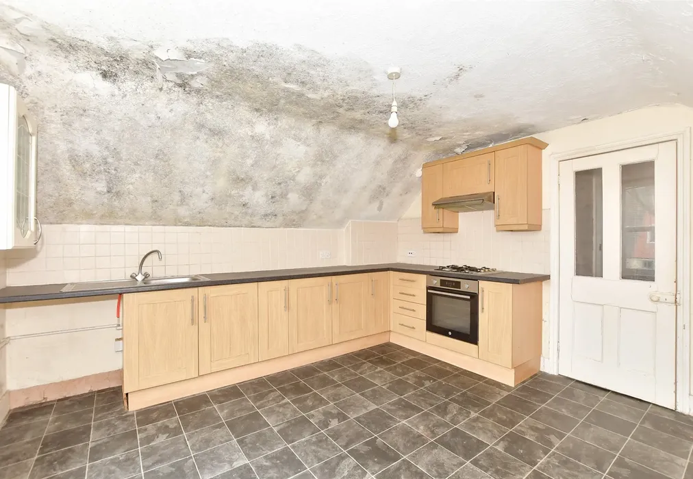 Kitchen - Bouverie Road West, Folkestone, Kent - Wards of Kent