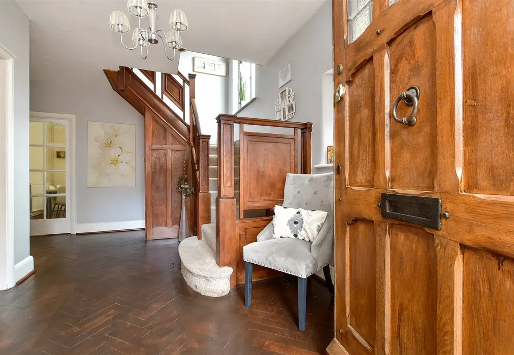 Entrance Hall - Pampisford Road, Purley, Surrey - Wards of Kent