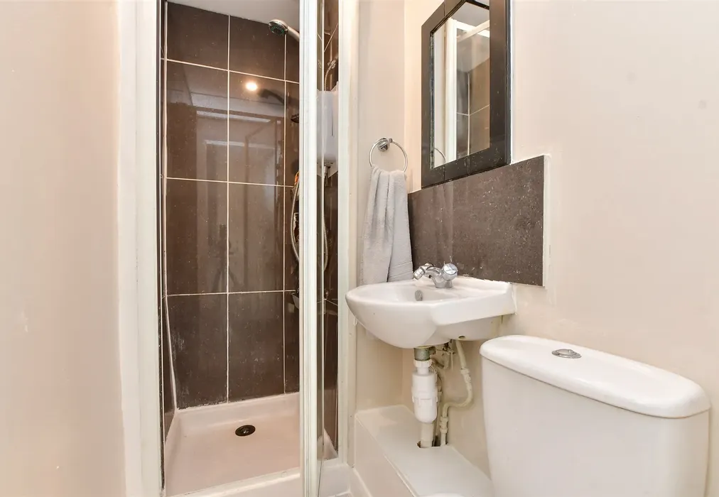 Shower Room - Pampisford Road, Purley, Surrey - Wards of Kent