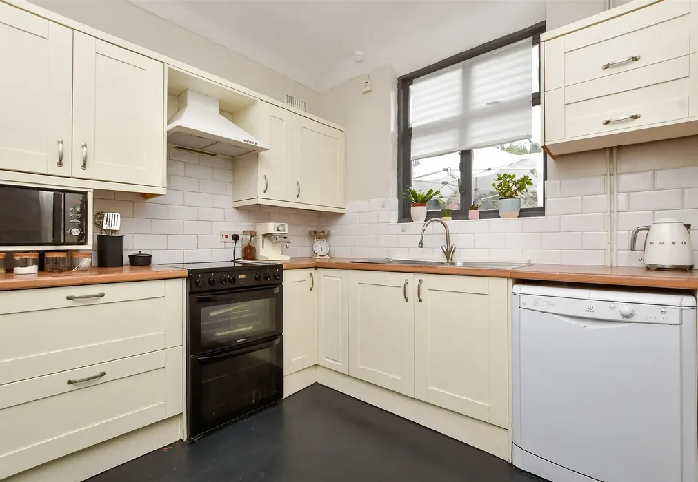 Kitchen / Breakfast Room - Pampisford Road, Purley, Surrey - Wards of Kent