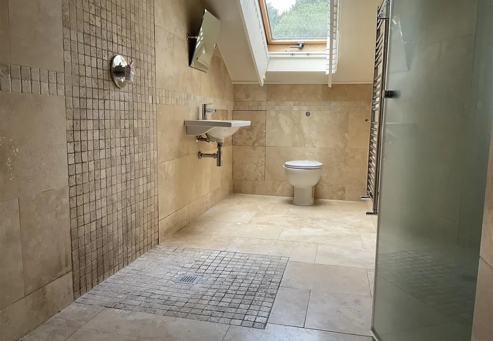 Ensuite - Old Dartford Road, Farningham, Dartford, Kent - Wards of Kent