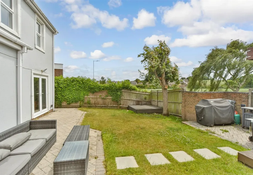 Rear Garden - Wadham Place, Sittingbourne, Kent - Wards of Kent