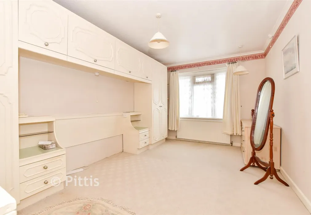 Bedroom 1 - Avondale Road, Newport, Isle of Wight - Wards of Kent