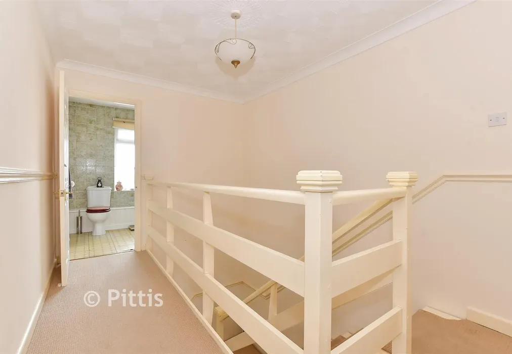 Internal Lifestyle Photograph - Avondale Road, Newport, Isle of Wight - Wards of Kent