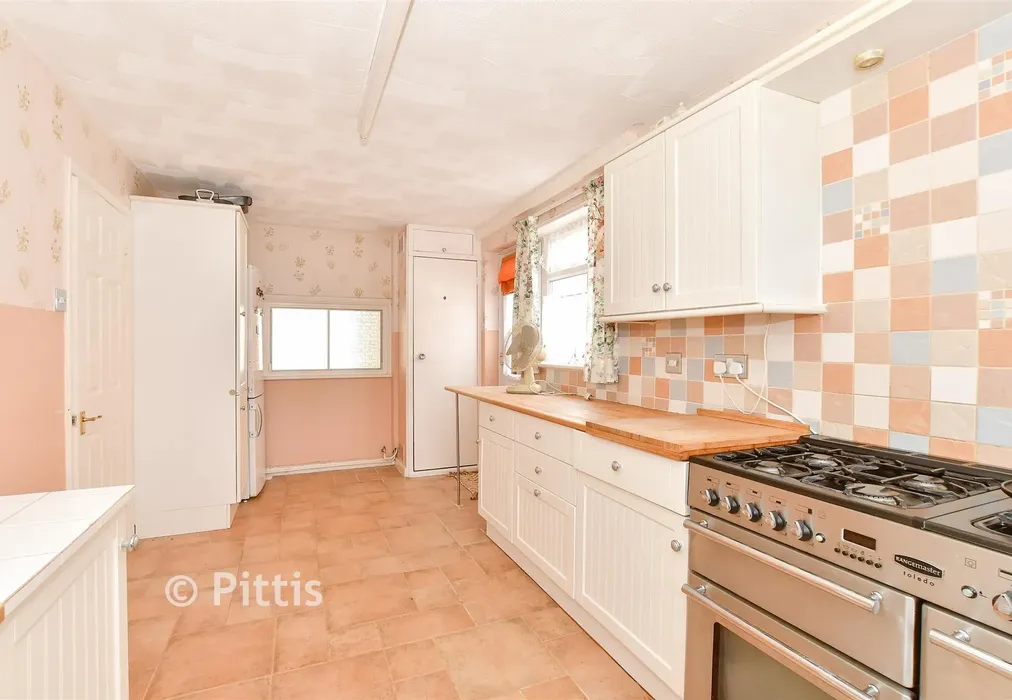 Kitchen - Avondale Road, Newport, Isle of Wight - Wards of Kent