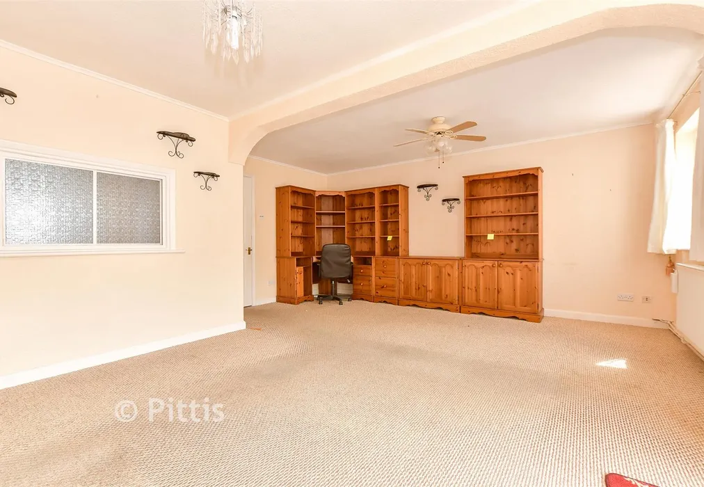 Lounge - Avondale Road, Newport, Isle of Wight - Wards of Kent